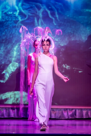 фестиваль театров моды "Весенний вернисаж" - коллекция "На Пандоре"